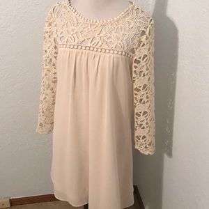 Cutest creme lace dress! Size small!!💕💕